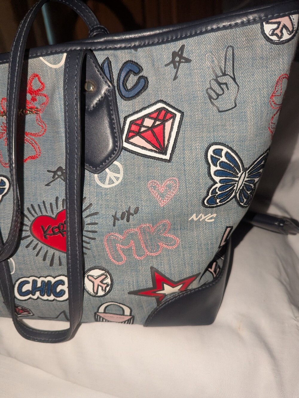 Michael Kors Large Eva Graphic Patchwork Denim Tote Bag with Pouch - Picture 11 of 16